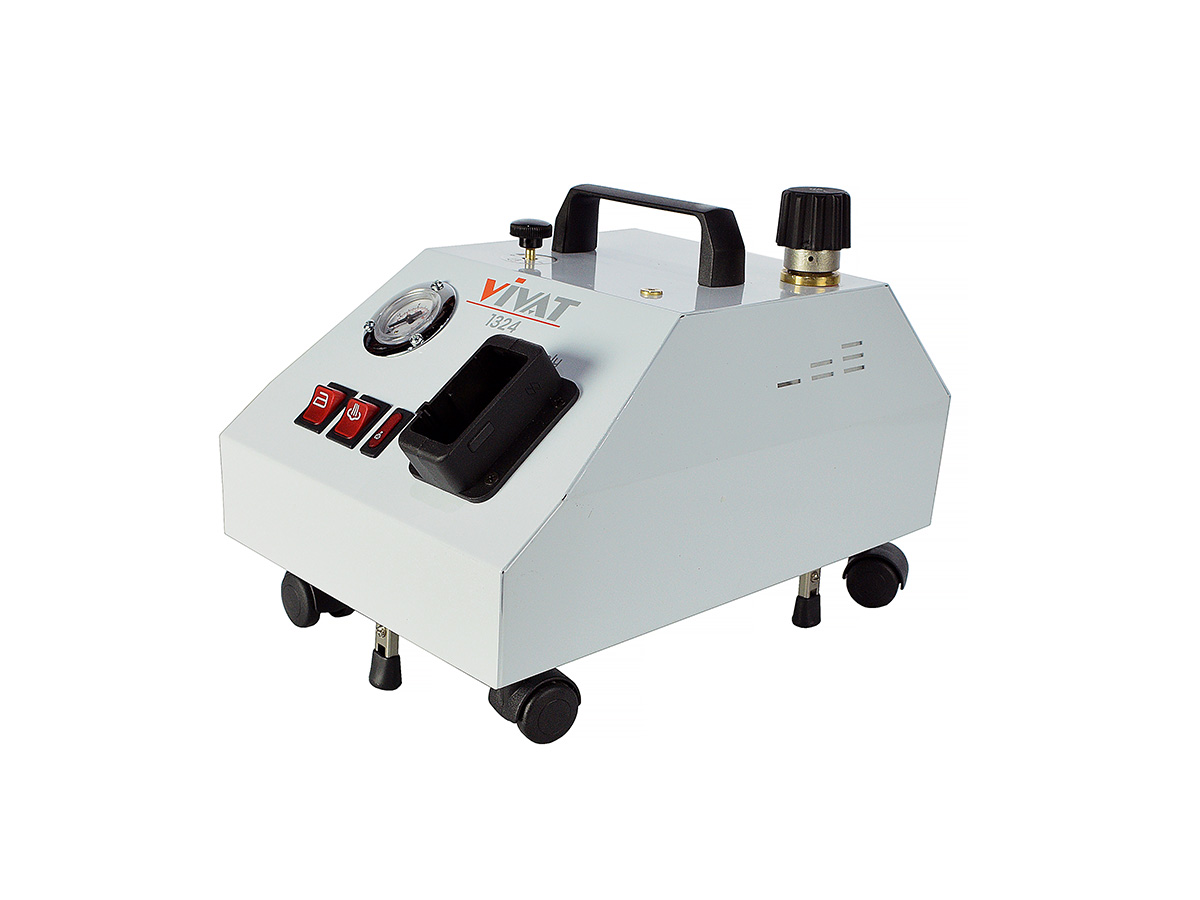 Парогенератор 2,4 LT белый с насадками VIVAT1324